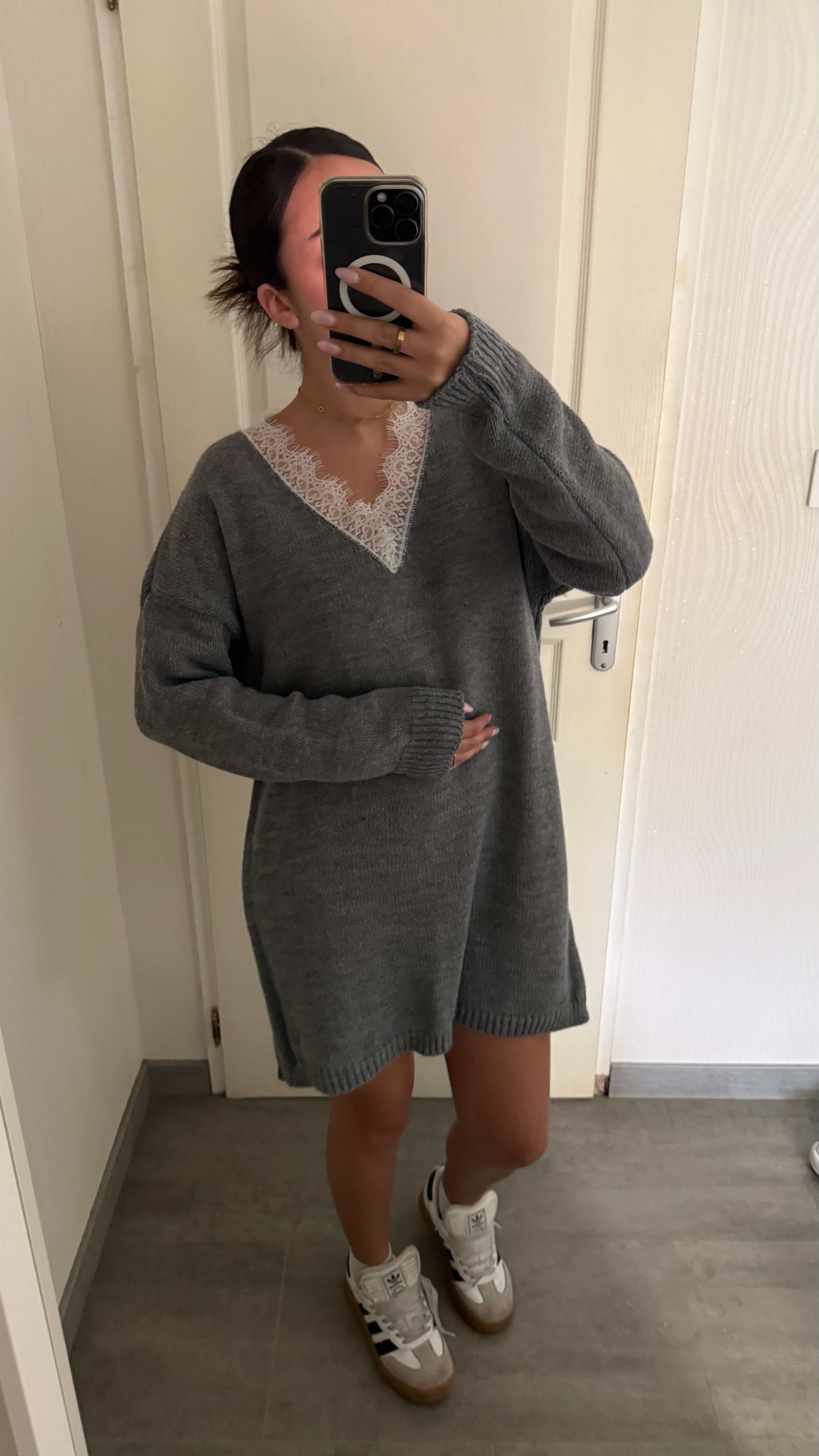 robe pull détails dentelle