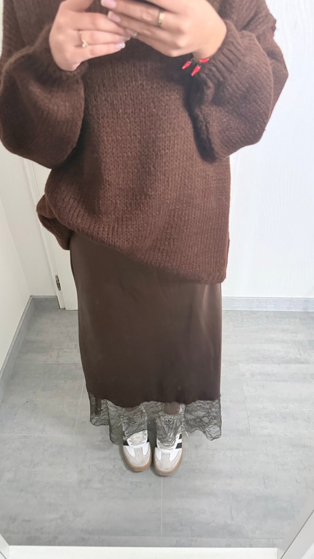 jupe satin à dentelle