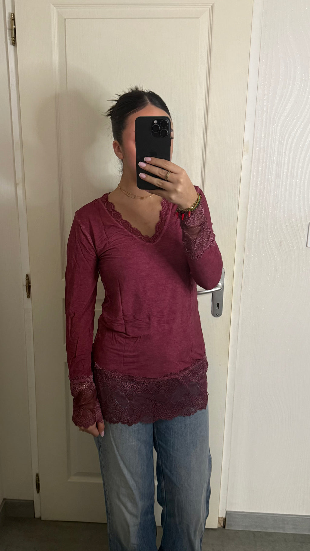 Dessous de pull col V en dentelle