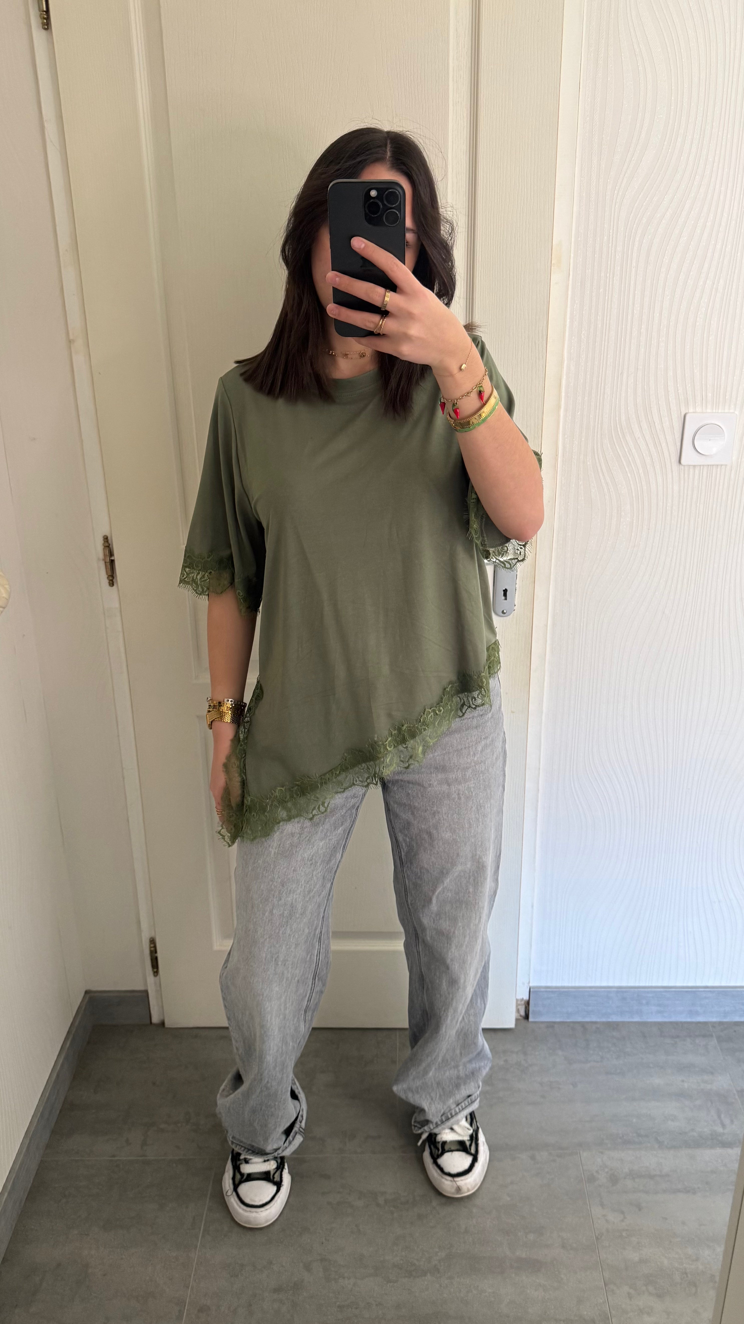 tee-shirt asymétrique dentelle