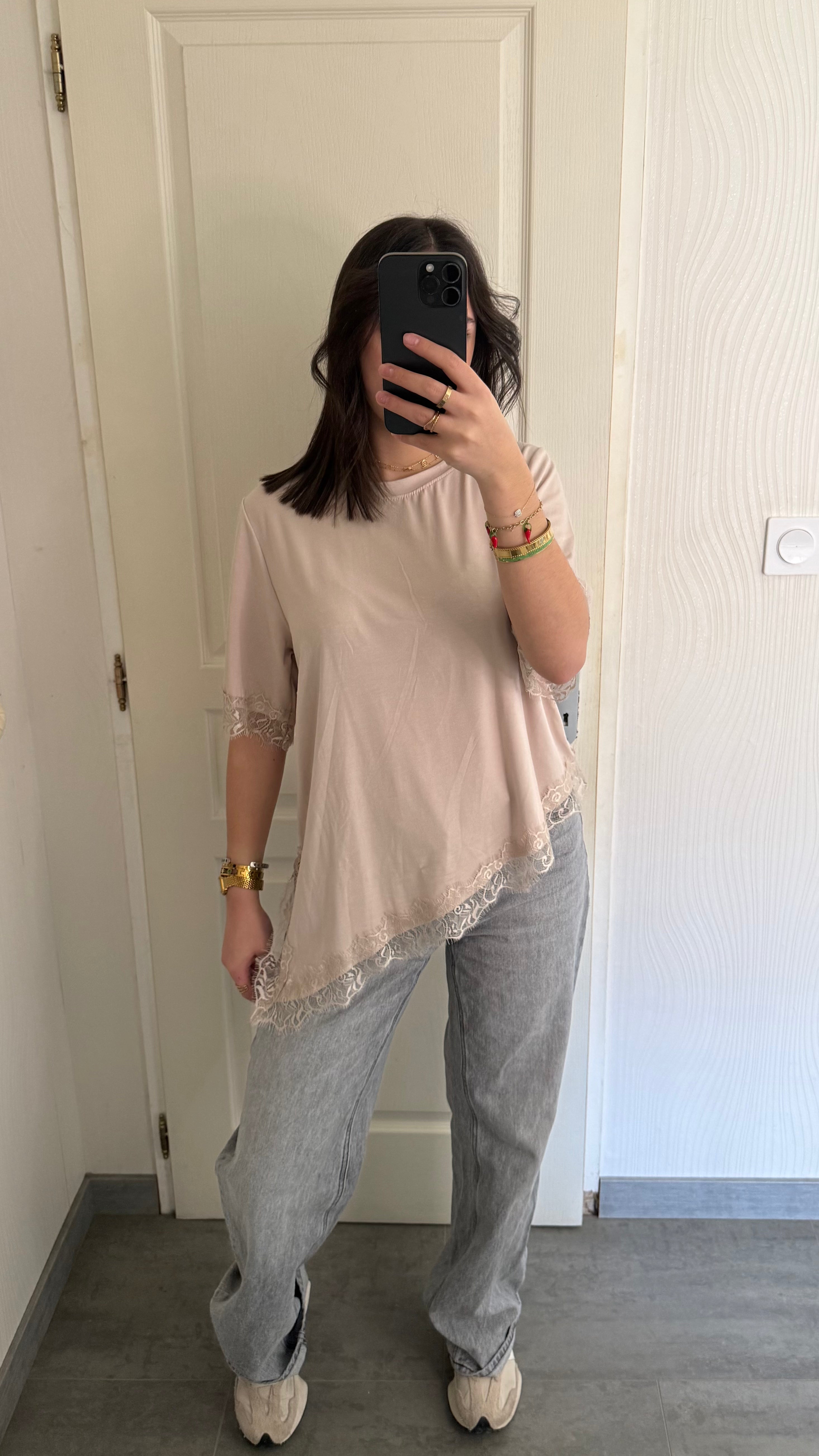 tee-shirt asymétrique dentelle